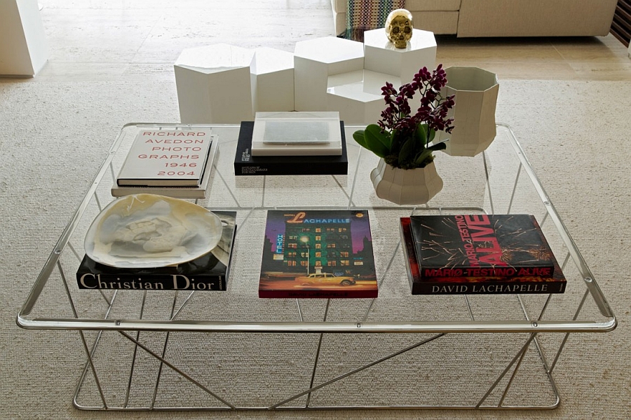 Smart and sleek coffee table and decorating idea for the livng room