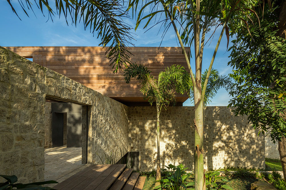 Wall stone of the house was inspired by the Western Wall in Jerusalem