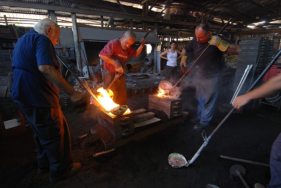 A look at the casing process in the factory - Shaping the stylish fusion decor