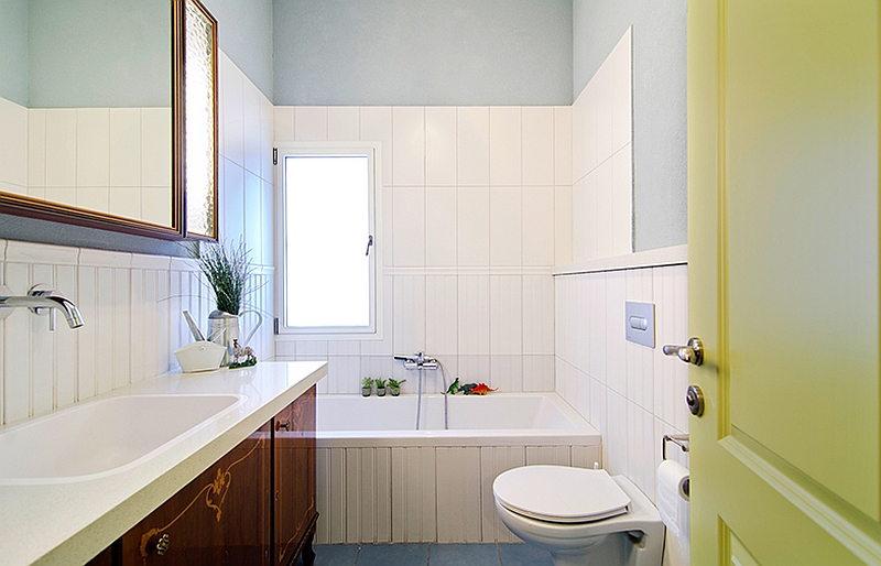 Blue floor and white tiles in the bathroom with a touch of classic design