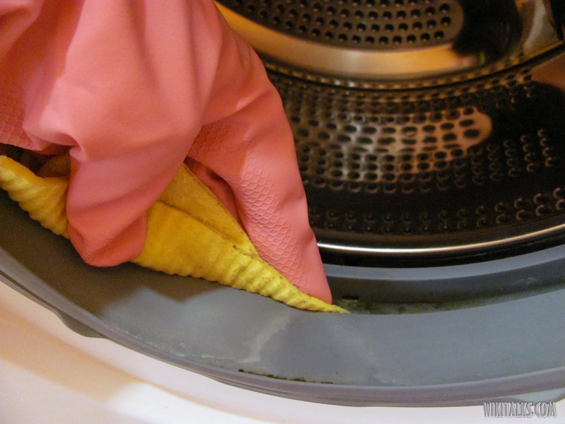 Cleaning the gasket of your front-loading washer