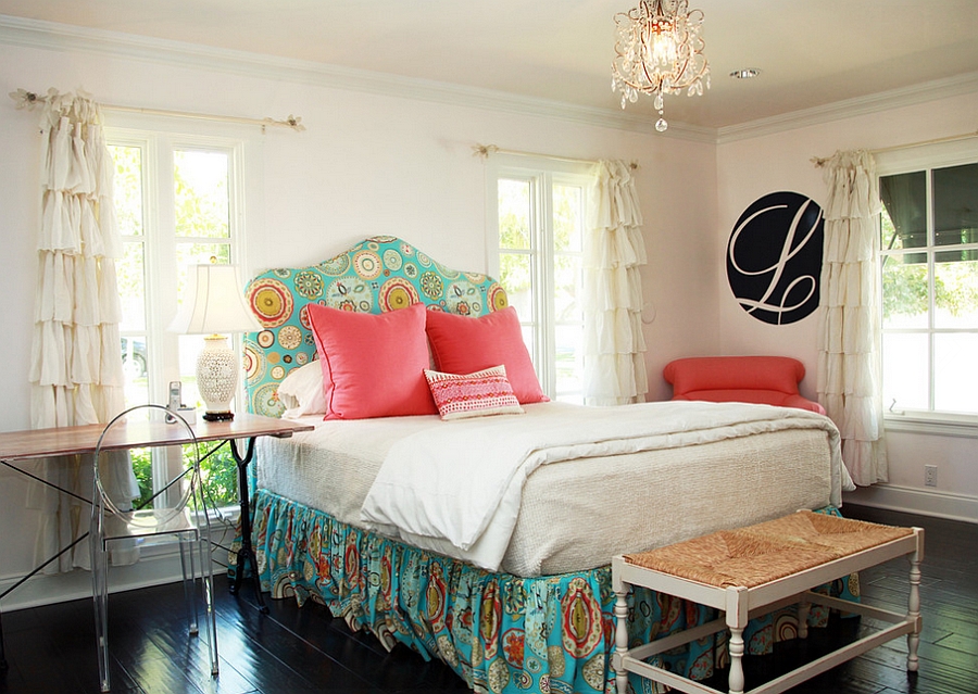 Curtains complement the style of the bed beautifully [Design: Blue Seeds]