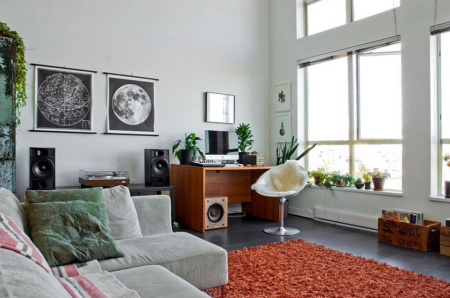 Eclectic living room with EroS Chair at the workstation