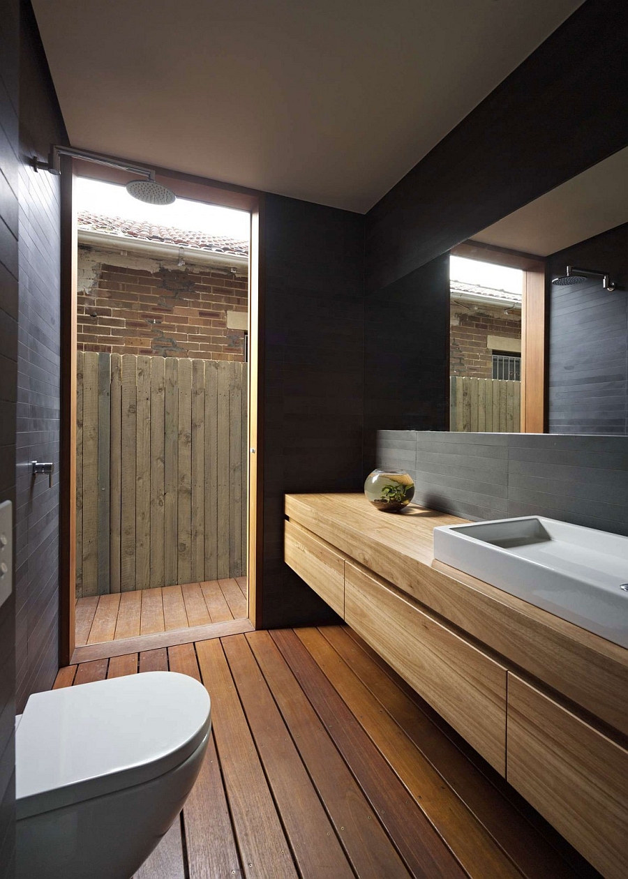 Exquisite bath makes smart use of the limited space