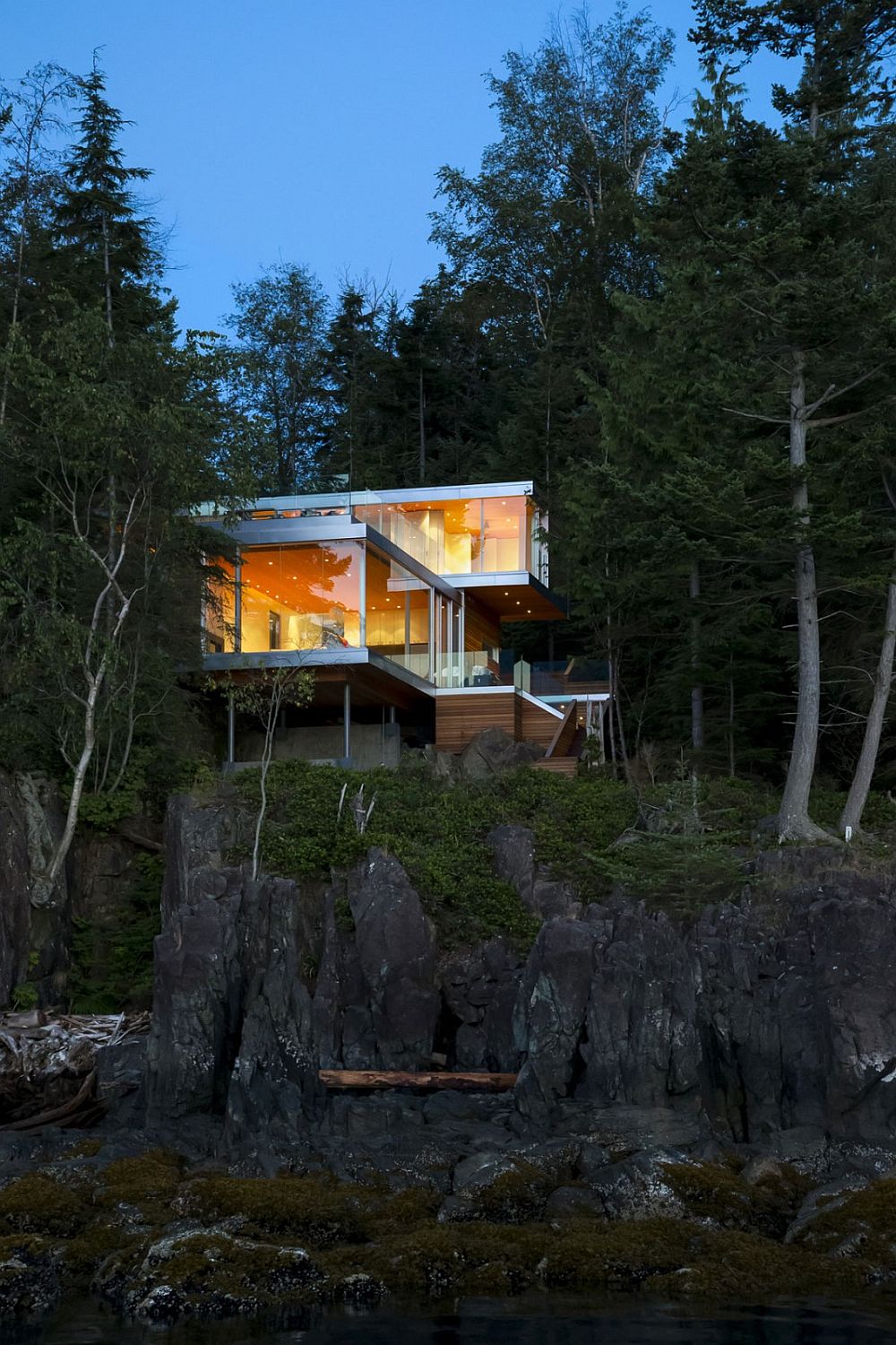 Gambier Island House - perched on the cliffs