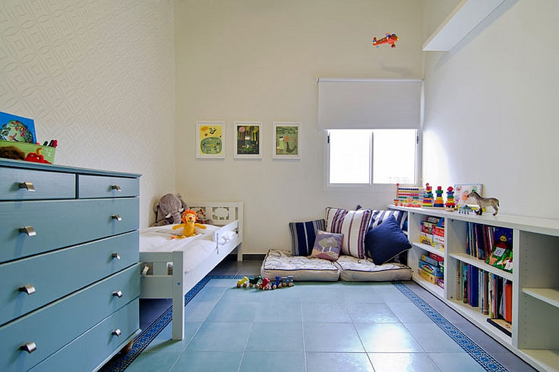 Geometric wallpaper in the nursery with gray and turquoise tiles