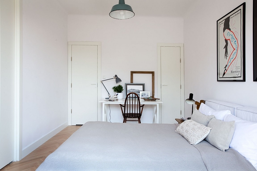 Interesting arrangement of frames on the bedroom worktable