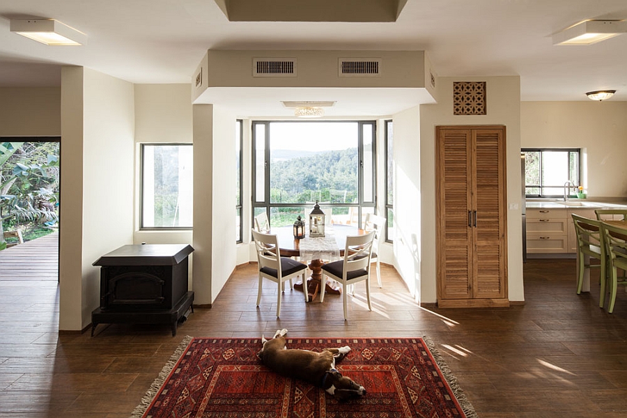 Lovely dining area with a beautiful view and an airy appeal