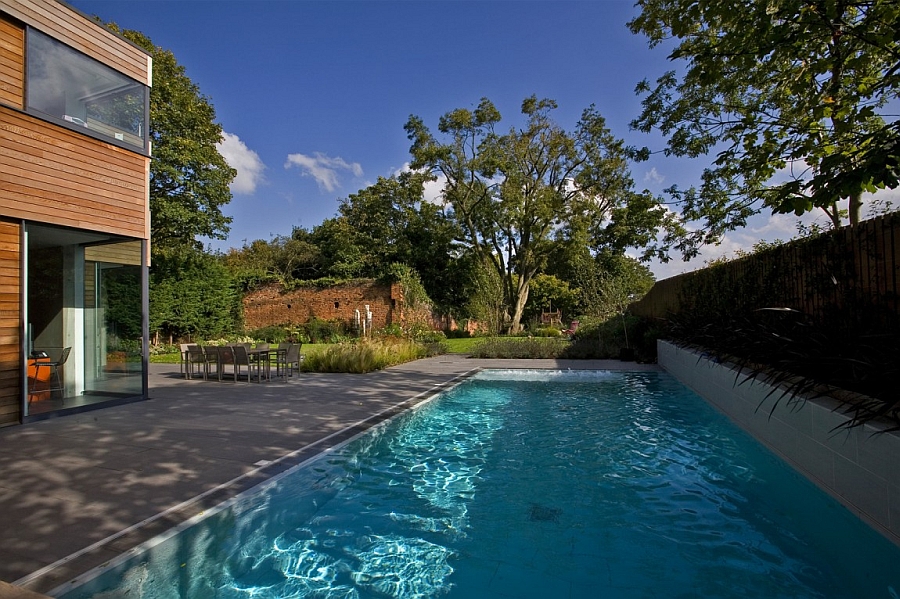 Modern pool of the Millbrae Residence in London