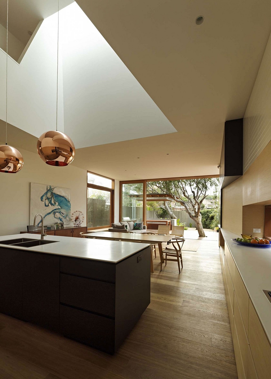 Open plan dining area, kitchen and family space