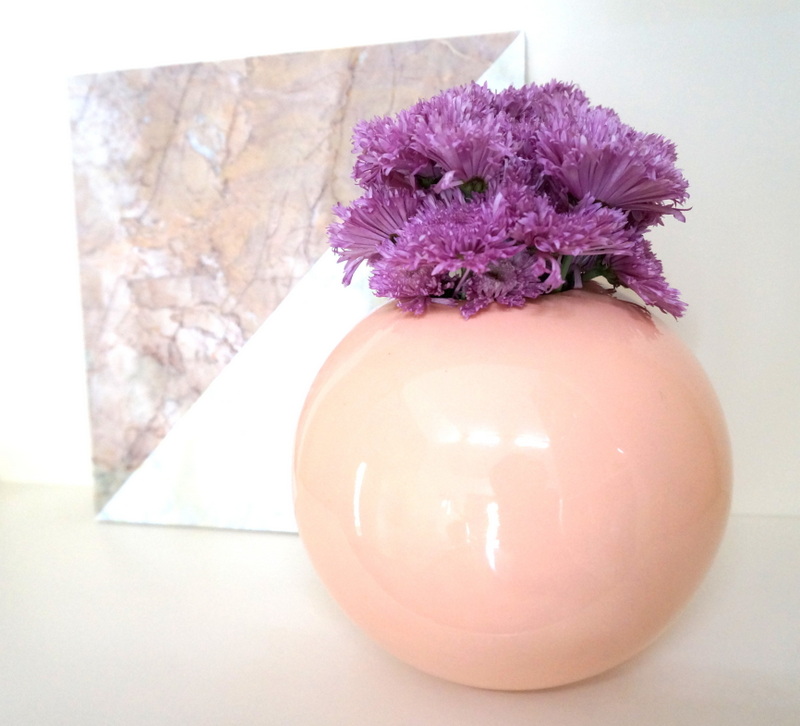 Purple mums go retro in this globe vase