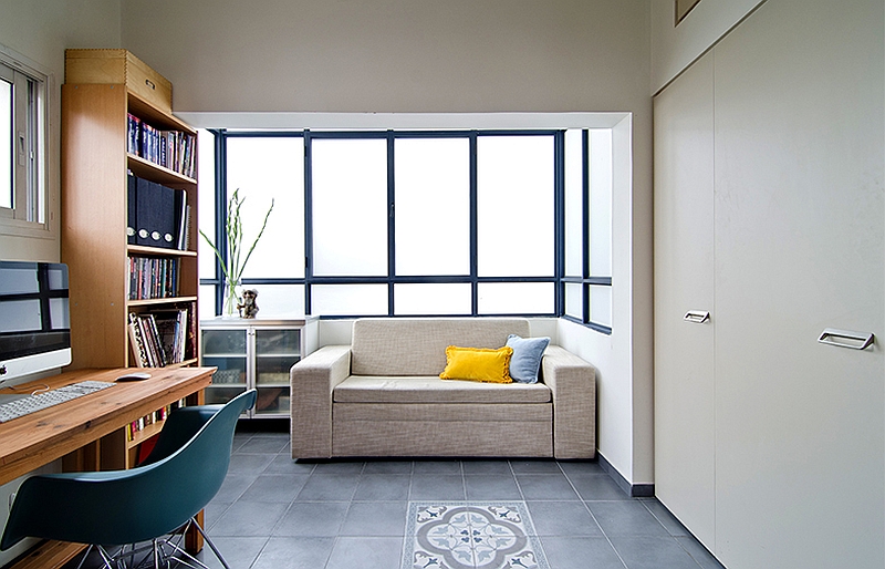 Sofa bed turns the small study into a lovely guest room