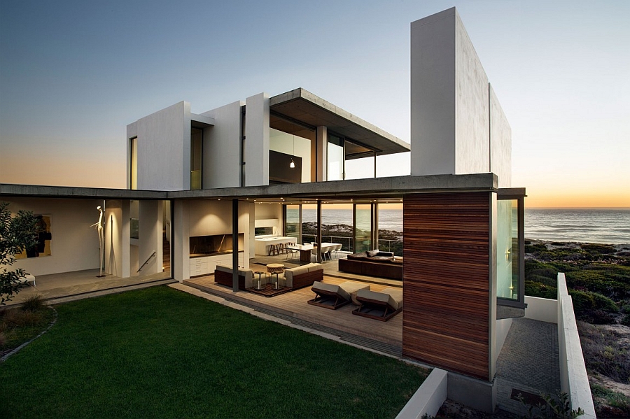 Spacious and airy design of the house lets it become one with the backdrop