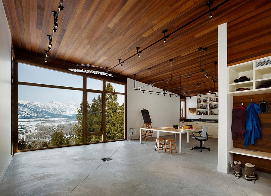 Stunning, unabated views of the outdoors take center stage in the home office