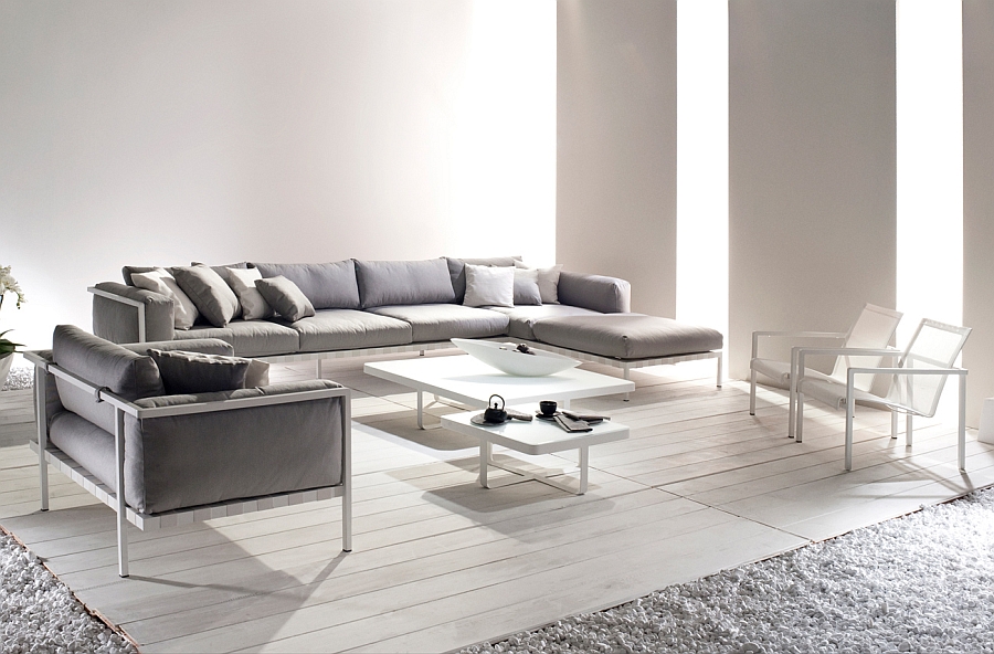 The stylish Natal Alu Sofa can be used indoors as well with effortless ease