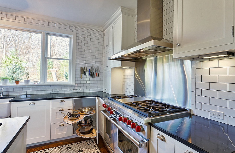 A perfect way to tuck away your pots and pans! [Design: PTACEK home]