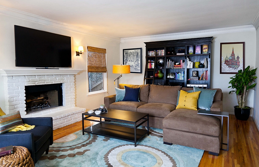 A touch of yellow for the posh, masculine living room