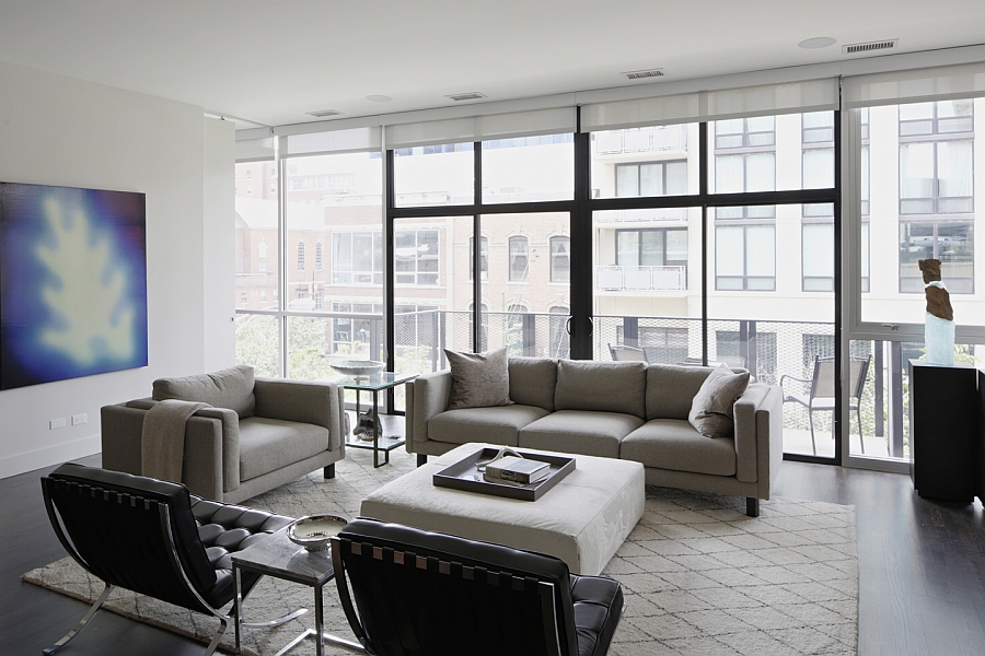 Airy and cheerful living area with a view of the world outside