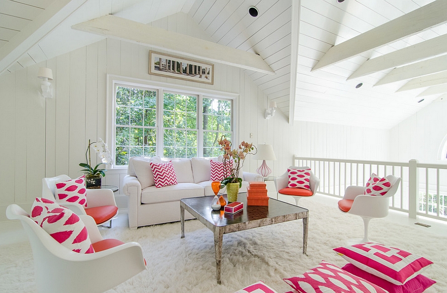 An all-white backdrop and plush rug bring in the feminine appeal [Design: Virtual Studio Innovations]