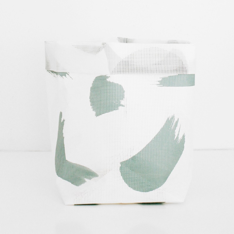 Basket - sack with a brushstroke pattern