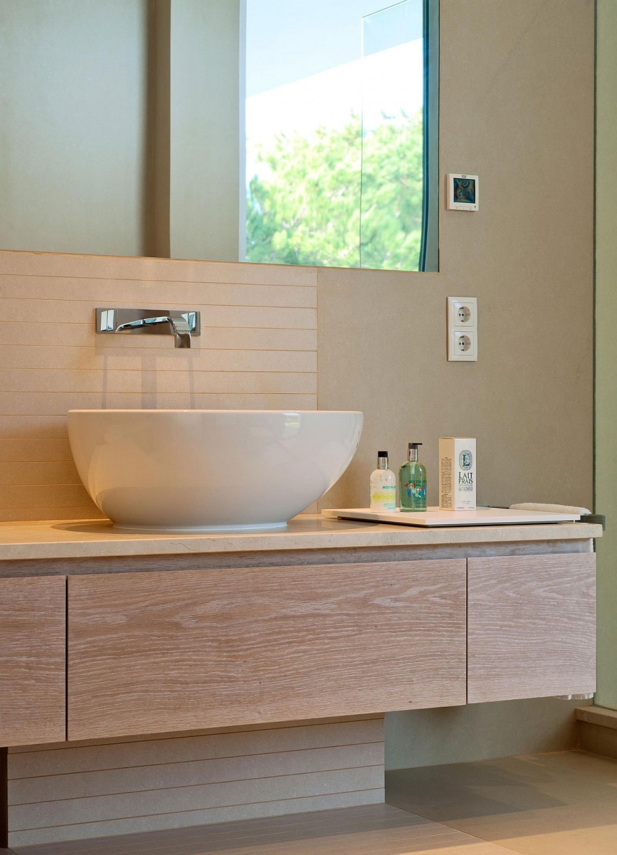 Bathroom floating vanity in wood and a stylish sink