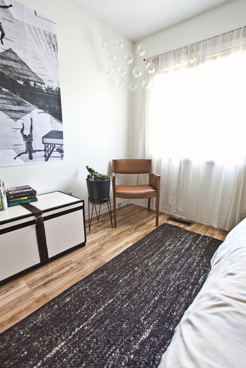 Bedroom corner with seating, succulents and hanging candleholders