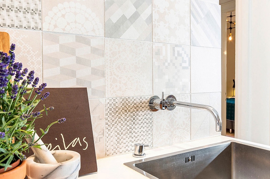 Charming tiled backsplash adds pattern to the kitchen