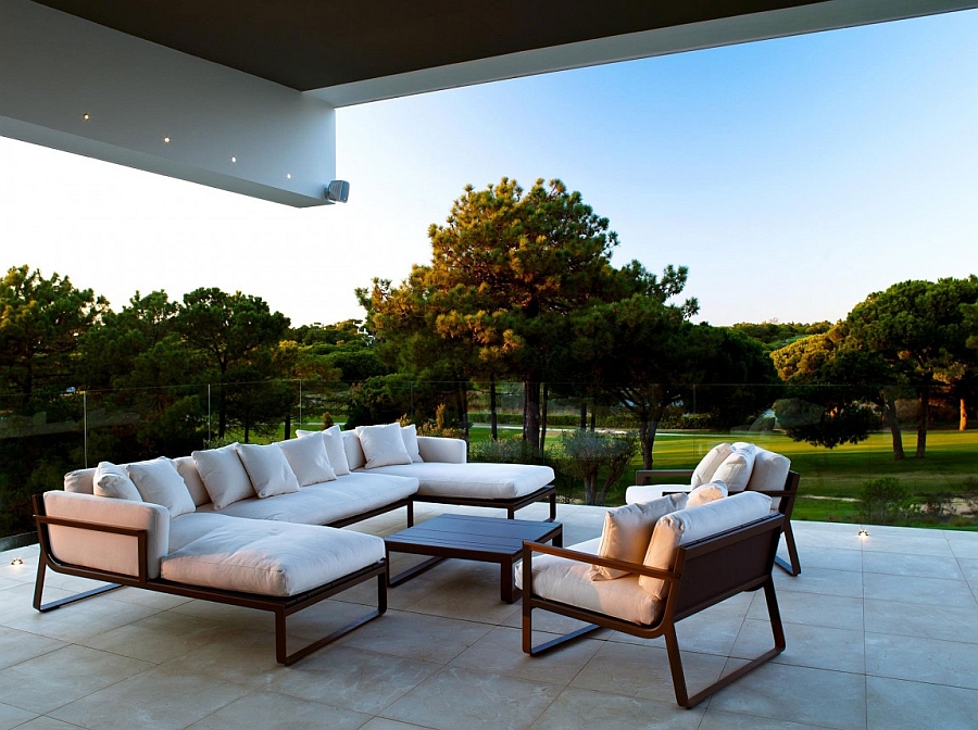 Glass railing for the beuatiful balcony overlooking green scenery