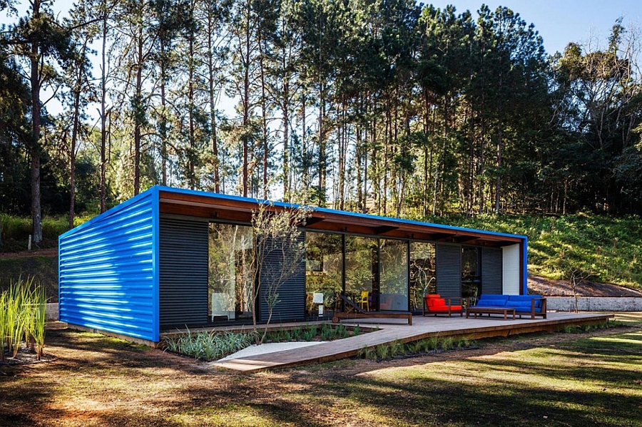 Gorgeous Brazilian summer retreat crafted from concrete, wood and metal