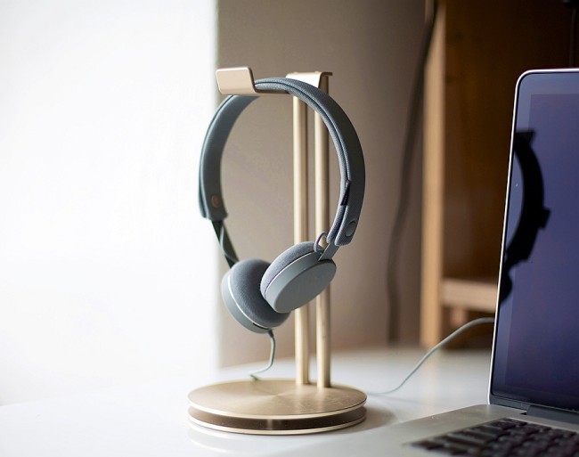 Stylish Headphone Hanger Art For Your Desk
