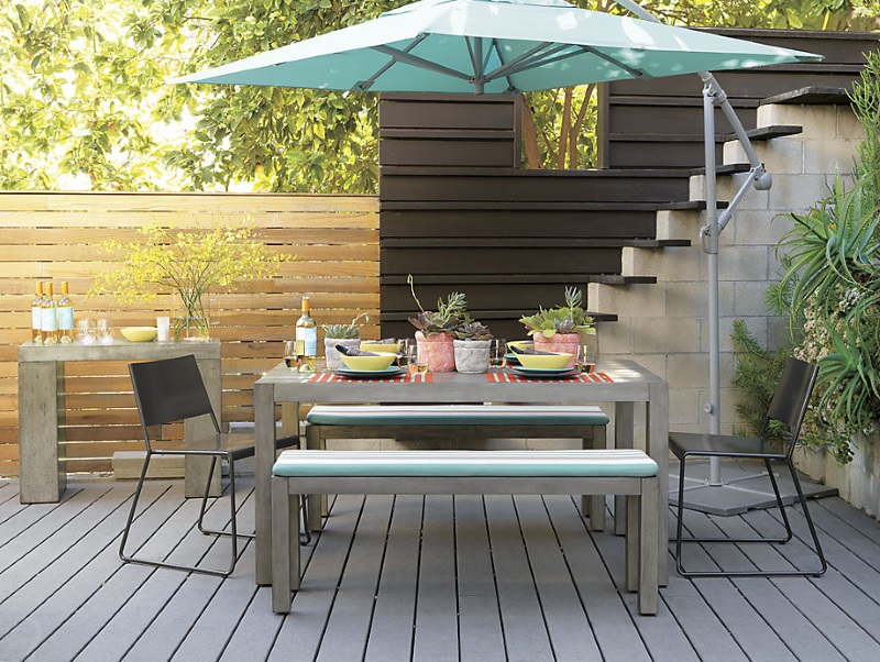 Pops of turquoise on a modern deck