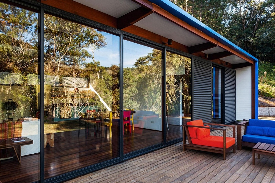 Sliding glass doors bring the scenic panorama indoors