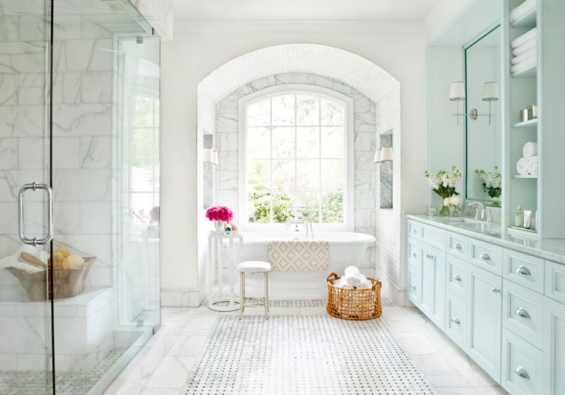 White towels on display in a luxury bathroom