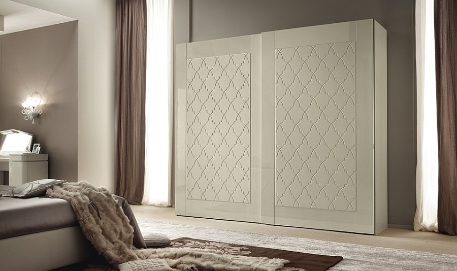 Bedroom wardrobe with sliding doors that feature intricate pattern