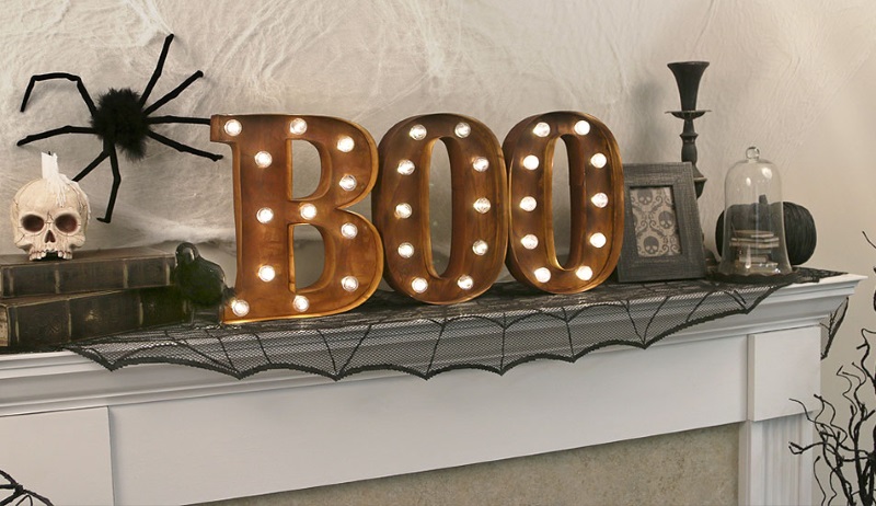 Boo Halloween sign from HalloweenCostumes.com