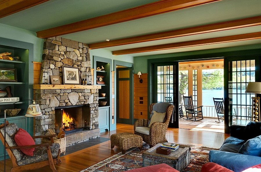 Breezy summer charm coupled with rustic style in the living area [Design: Smith & Vansant Architects]