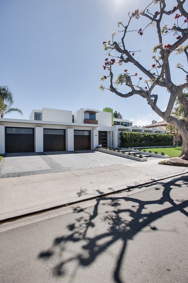 Contemporary exterior of the bautiful Dovers Shores Residence