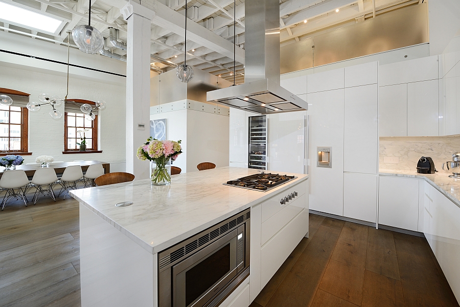 Custom calacatta chevron mossaic backsplash coupled with all-white shelves