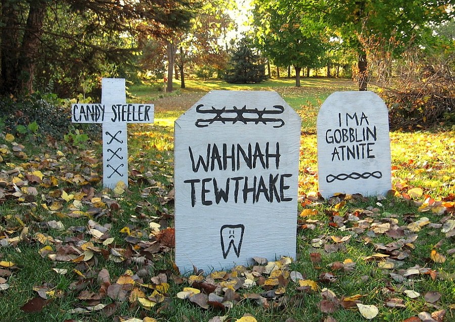 DIY Gravestones Idea for Halloween