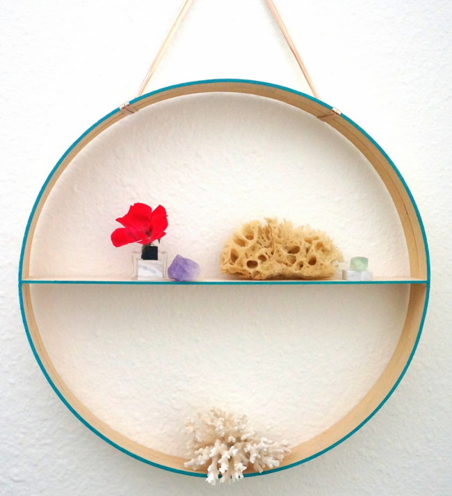 Create A Round DIY Shelf In A Few Easy Steps Decoist   DIY Round Hanging Shelf 650x712 