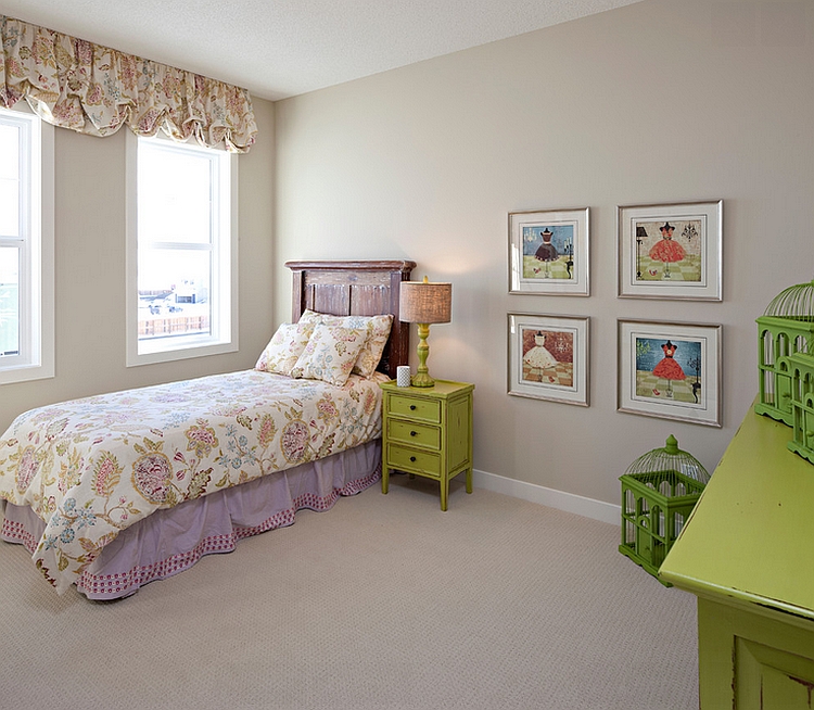 Decorative bircages in the girls' bedroom