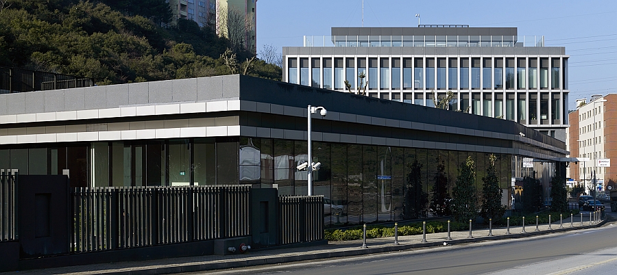 Glass plays a major role in shaping the facade of the Dogus Headquarters