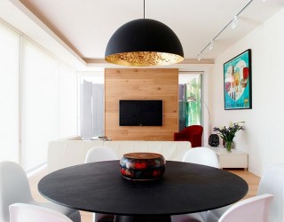 A Dashing Dark Silhouette for Posh Residence in Melbourne