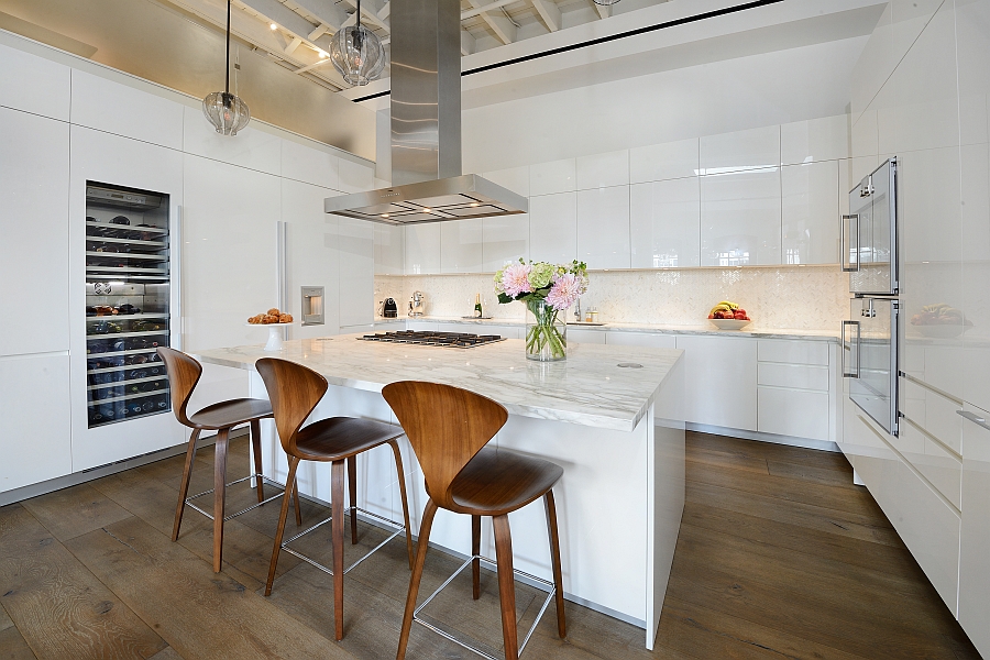 Iconic Cherner chairs at the smart kitchen island