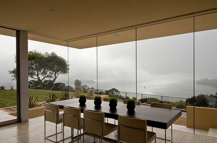 Misty charm of San Francisco outside the dining room [Design: Swatt Miers Architects]