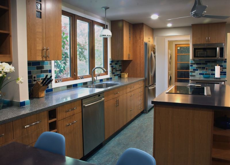Modern kitchen with blue marmoleum flooring