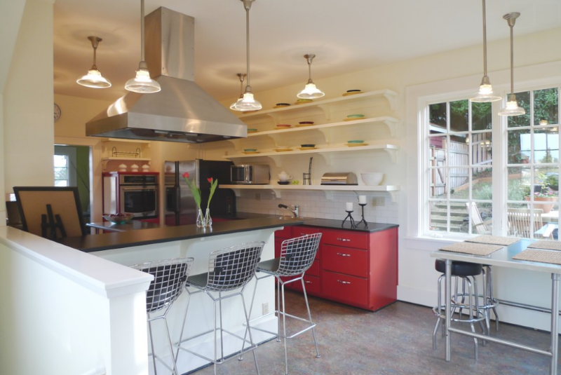 Modern kitchen with marmoleum flooring