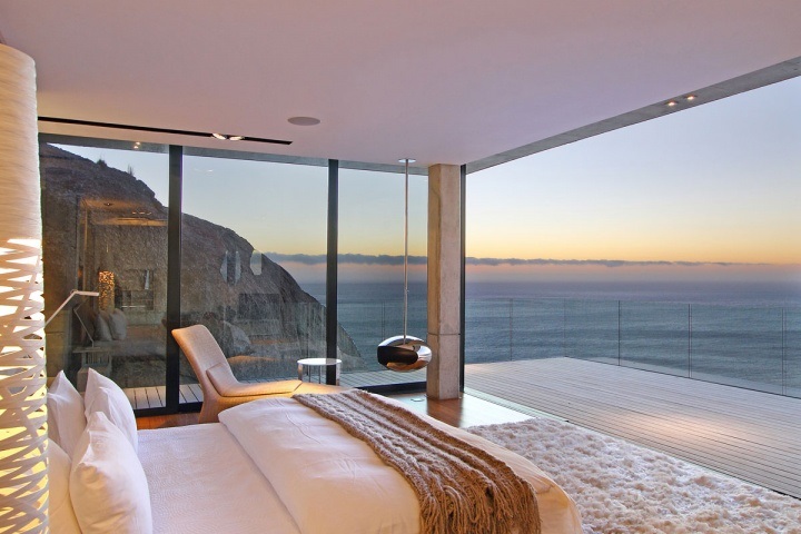 Ocean front bedroom with a plush rug