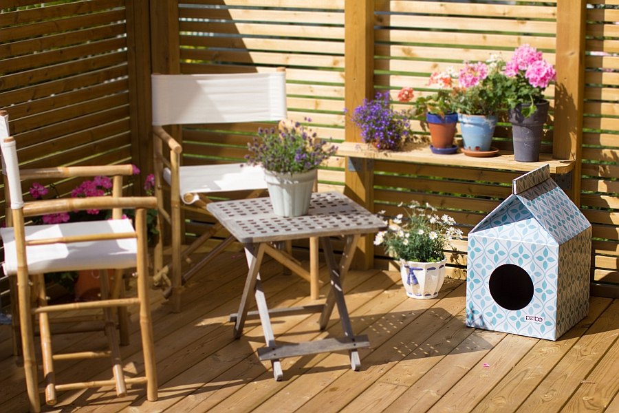 Petbo playhouse can  be used both indoors and on the deck