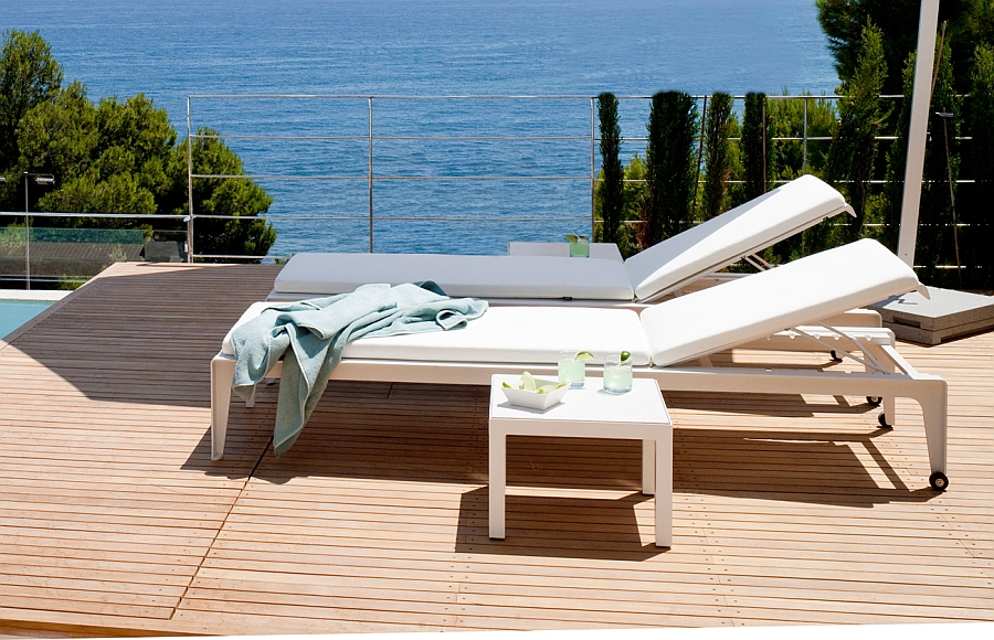 Posh Mirthe Lounger lets you relax on the pool deck in style